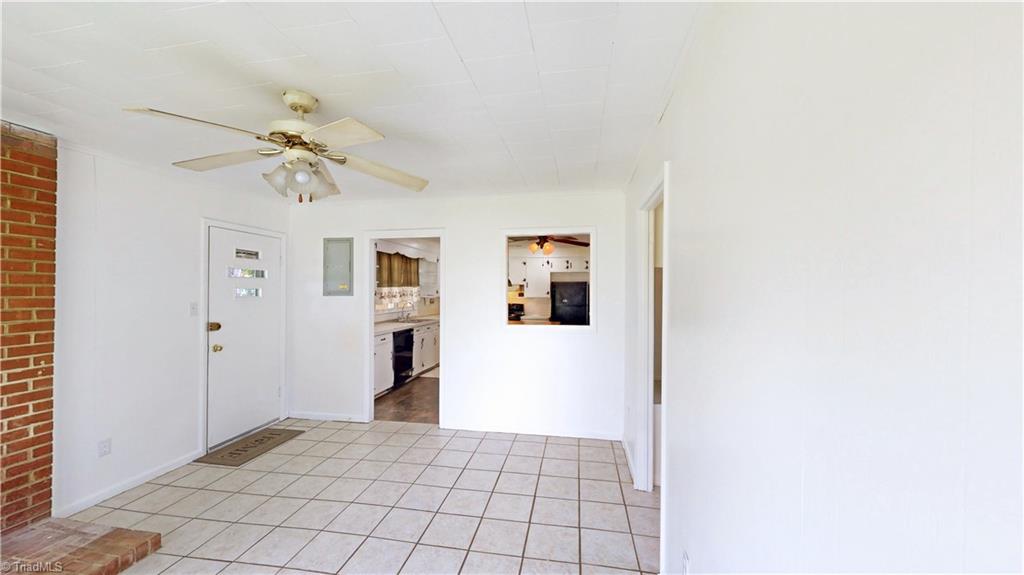 201 Kendall Mill Road Thomasville, NC 27360 - Photo 22 of 30 Living Room