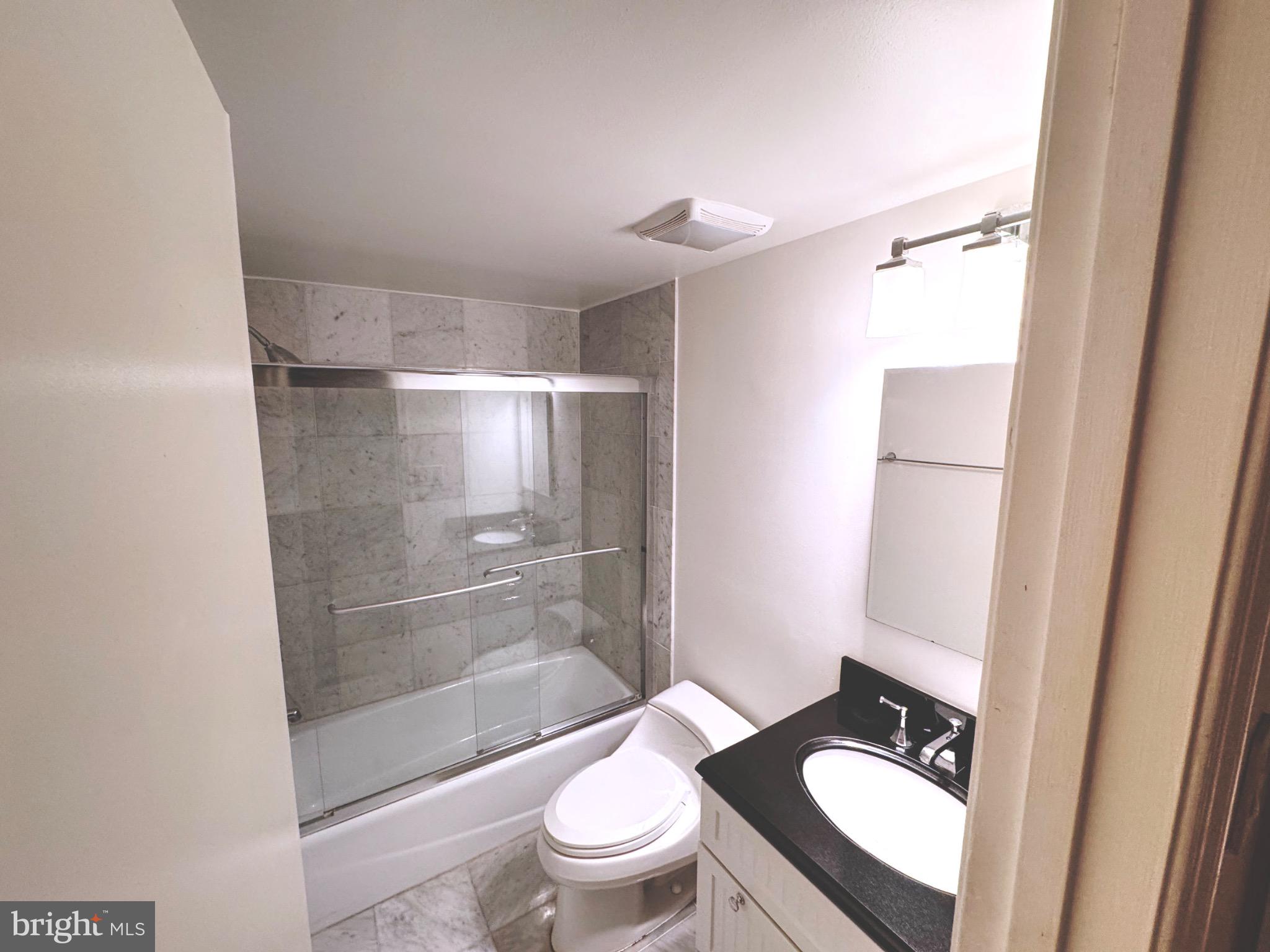 1010 22nd Street Northwest, Unit B Washington, DC 20037 - Photo 26 of 28 Bathroom