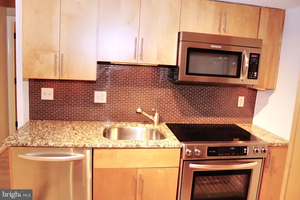 $2,400 | 1010 22nd Street Northwest, Unit B, Washington, DC 20037