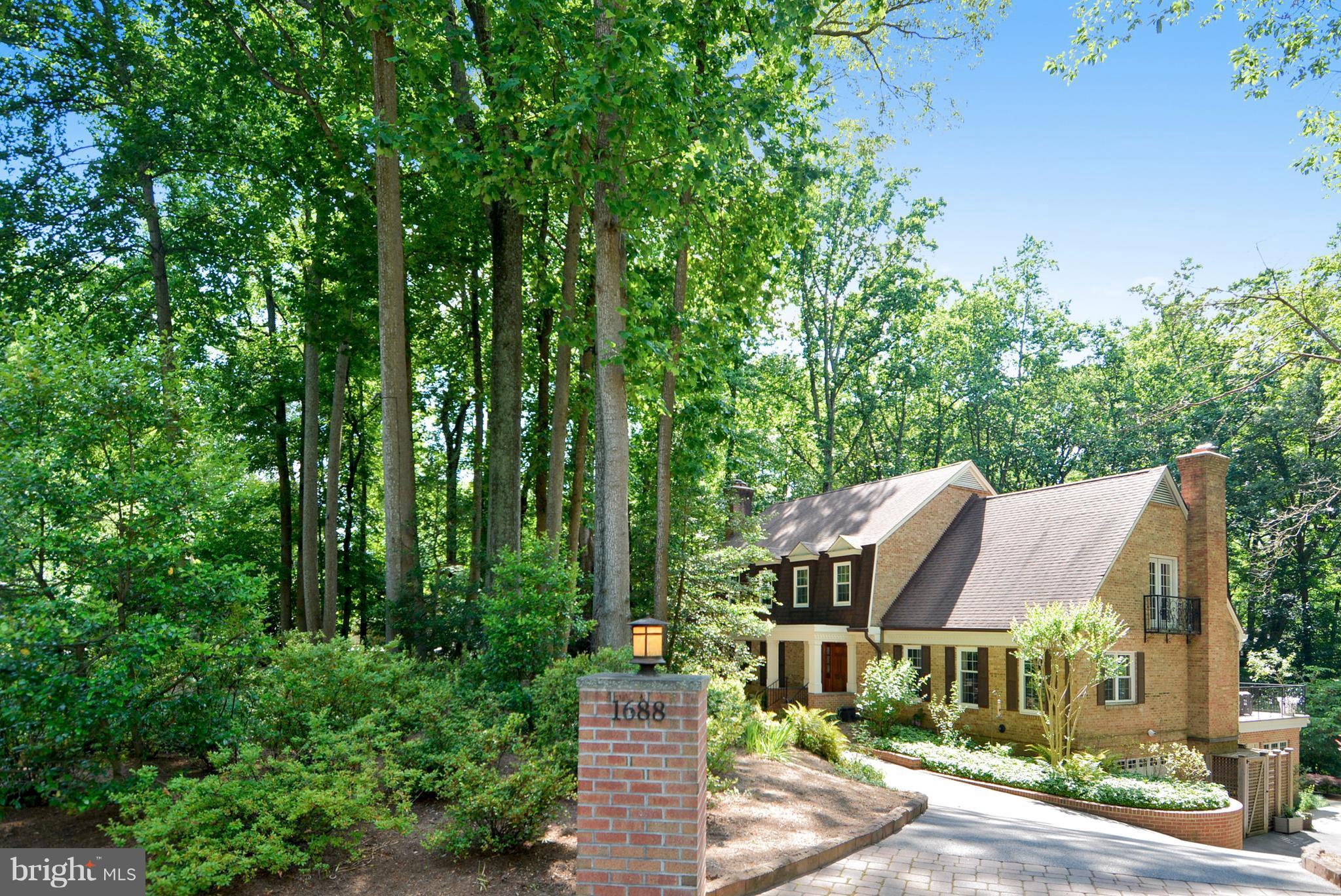 an outdoor space with lots of green space