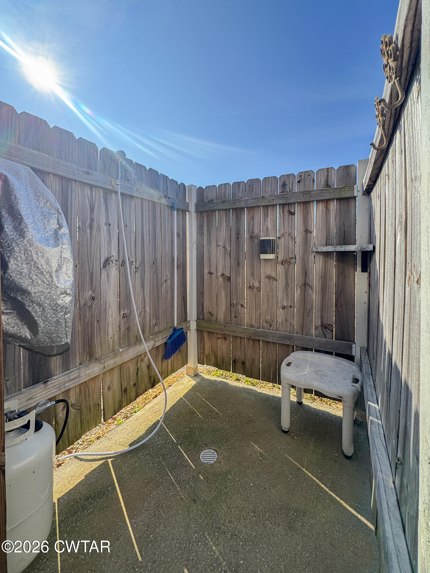 267 Dd Cove Decaturville, TN 38329 - Photo 27 of 60 a building with a wooden fence