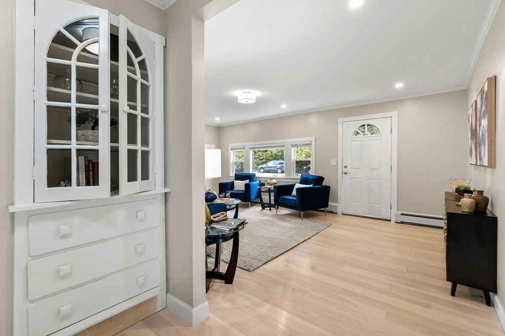 166 Middle Road Southborough, MA 01772 - Photo 8 of 40 Gallery Image 8