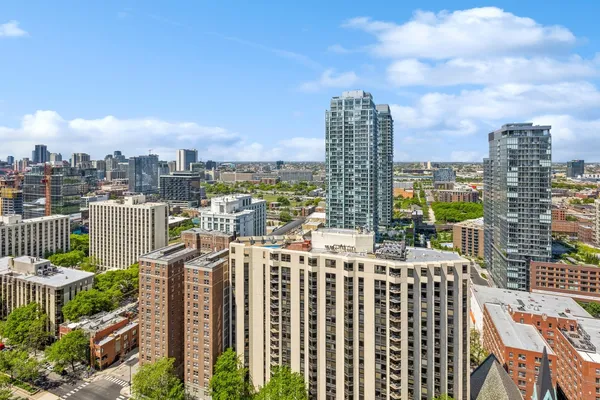 $4,000 | 1122 North Clark Street, Unit 3103, Chicago, IL 60610
