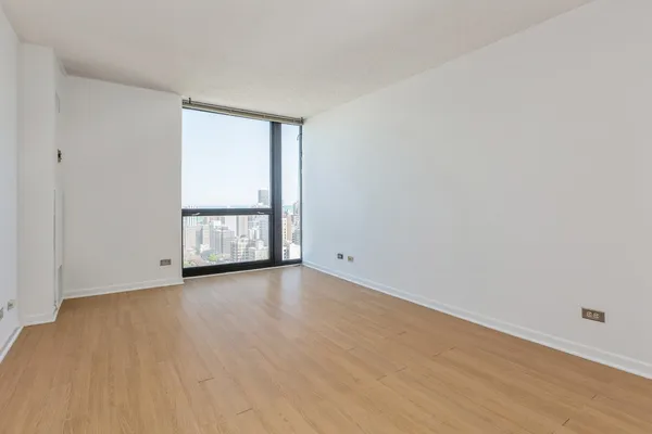 $4,000 | 1122 North Clark Street, Unit 3103, Chicago, IL 60610
