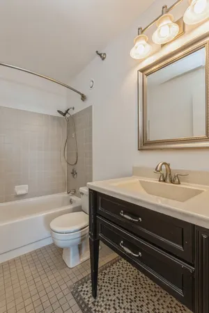 $4,000 | 1122 North Clark Street, Unit 3103, Chicago, IL 60610