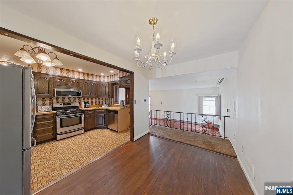 747 Brookside Road Rahway, NJ 07065 - Photo 17 of 40
