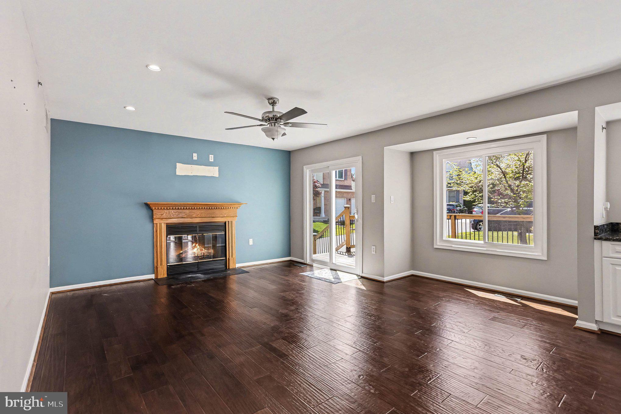 3 Perry Ridge Court Baltimore, MD 21237 - Photo 10 of 31 Bright and inviting living space.