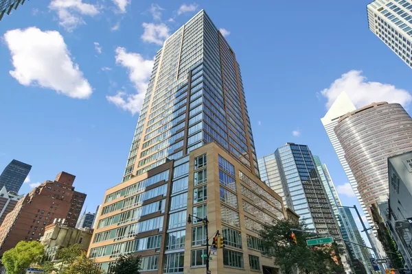 $12,500 | 250 East 53rd Street, Unit 2801 | Midtown East