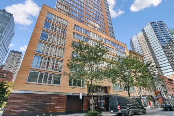 $12,500 | 250 East 53rd Street, Unit 2801 | Midtown East