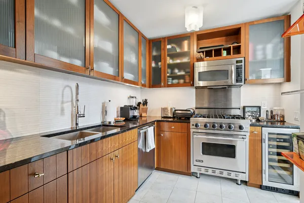 $12,500 | 250 East 53rd Street, Unit 2801 | Midtown East