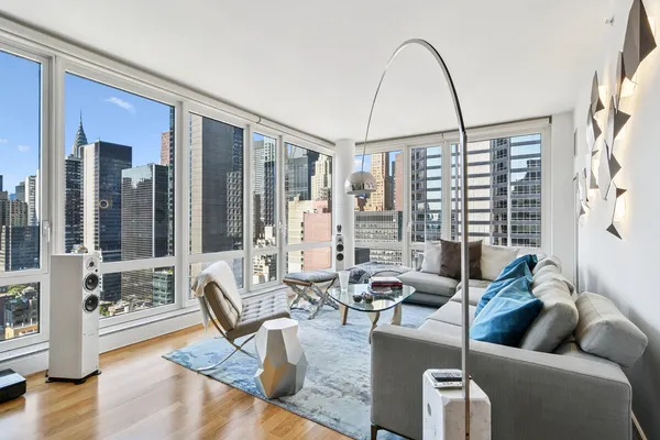 $12,500 | 250 East 53rd Street, Unit 2801 | Midtown East
