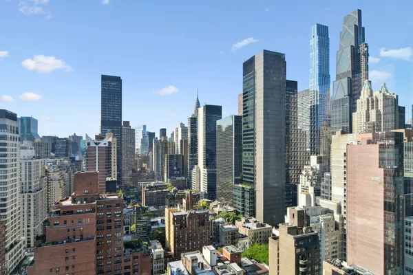 $12,500 | 250 East 53rd Street, Unit 2801 | Midtown East