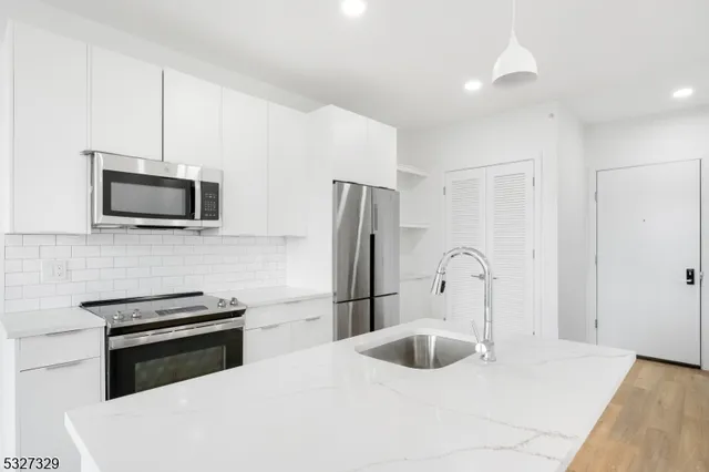 $2,000 | 803 South Avenue, Unit 323, Plainfield, NJ 07062