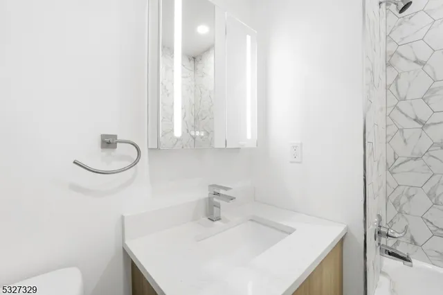 $2,000 | 803 South Avenue, Unit 323, Plainfield, NJ 07062