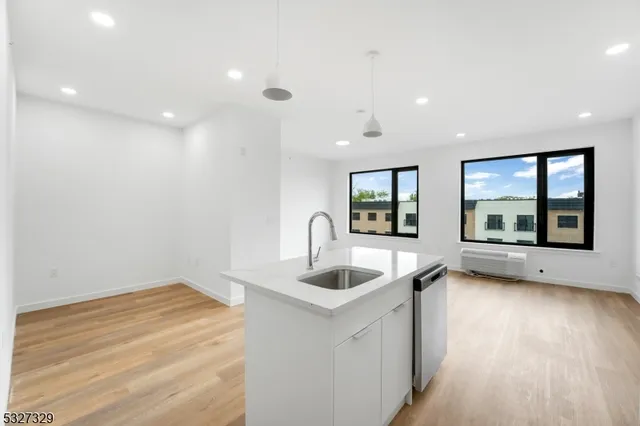 $2,000 | 803 South Avenue, Unit 323, Plainfield, NJ 07062