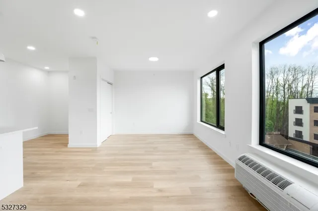 $2,000 | 803 South Avenue, Unit 323, Plainfield, NJ 07062