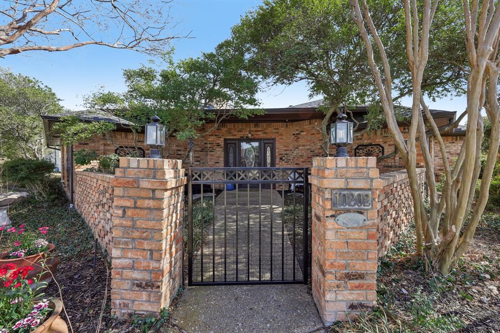 10202 Chisholm Trail Dallas, TX 75243 - Photo 2 of 40