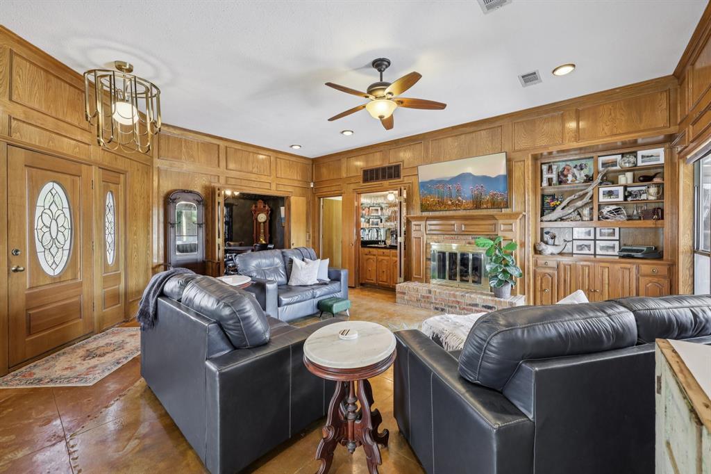 10202 Chisholm Trail Dallas, TX 75243 - Photo 5 of 40