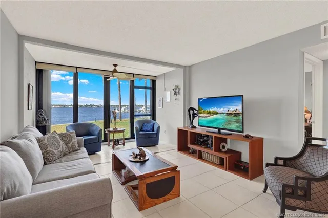 $390,000 | 1950 Southwest Palm City Road, Unit 8106, Stuart, FL 34994