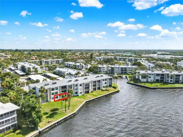 $390,000 | 1950 Southwest Palm City Road, Unit 8106, Stuart, FL 34994