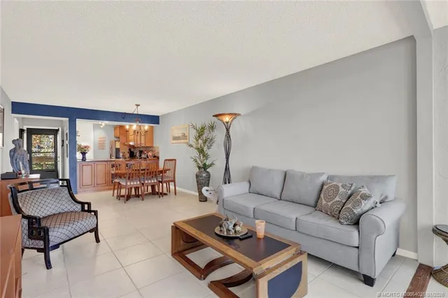 $390,000 | 1950 Southwest Palm City Road, Unit 8106, Stuart, FL 34994