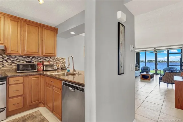 $390,000 | 1950 Southwest Palm City Road, Unit 8106, Stuart, FL 34994