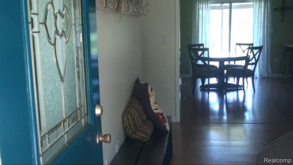 2136 Granger Road Oxford, MI 48371 - Photo 27 of 95 Large open foyer with florida room with expansive views.