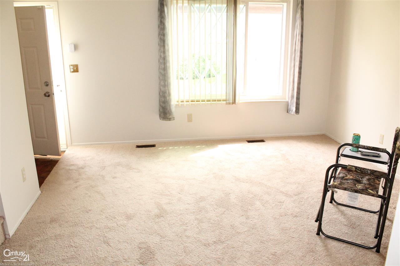 15163 Raphael Terrace Warren, MI 48088 - Photo 6 of 12