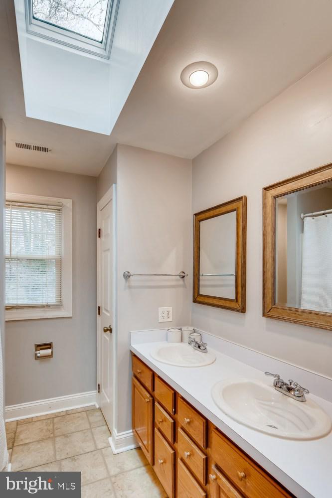 1111 Overbrook Road Baltimore, MD 21239 - Photo 22 of 32 Upper Level Full Bathroom!