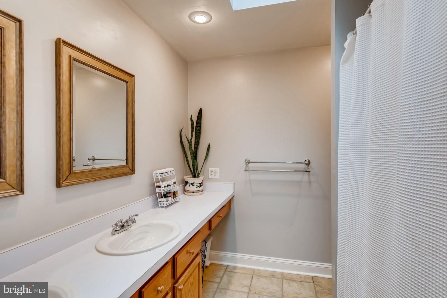 1111 Overbrook Road Baltimore, MD 21239 - Photo 24 of 32 Makeup Station!