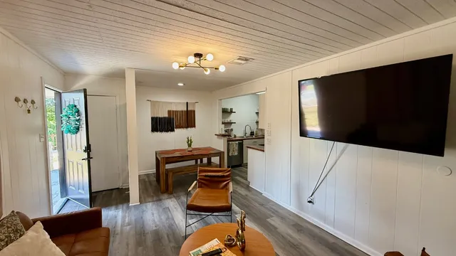 $1,550 | 1802 East University Avenue, Unit A, Georgetown, TX 78626