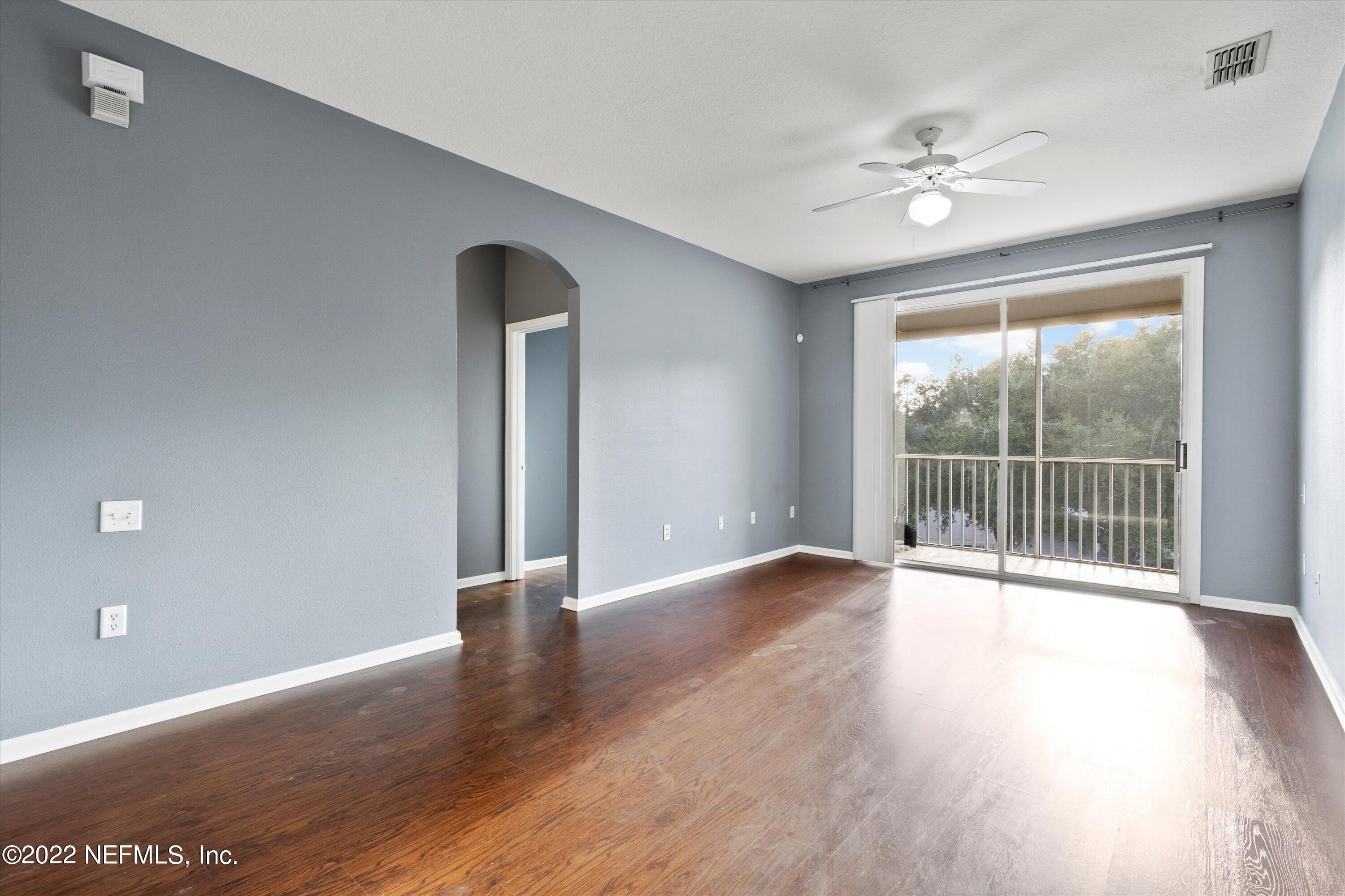 10550 Baymeadows Road, Unit 911 Jacksonville, FL 32256 - Photo 8 of 22 Great Room 2