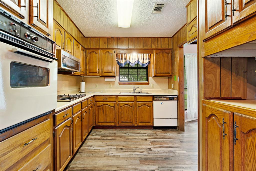 615 North Main Street Bogata, TX 75417 - Photo 8 of 18