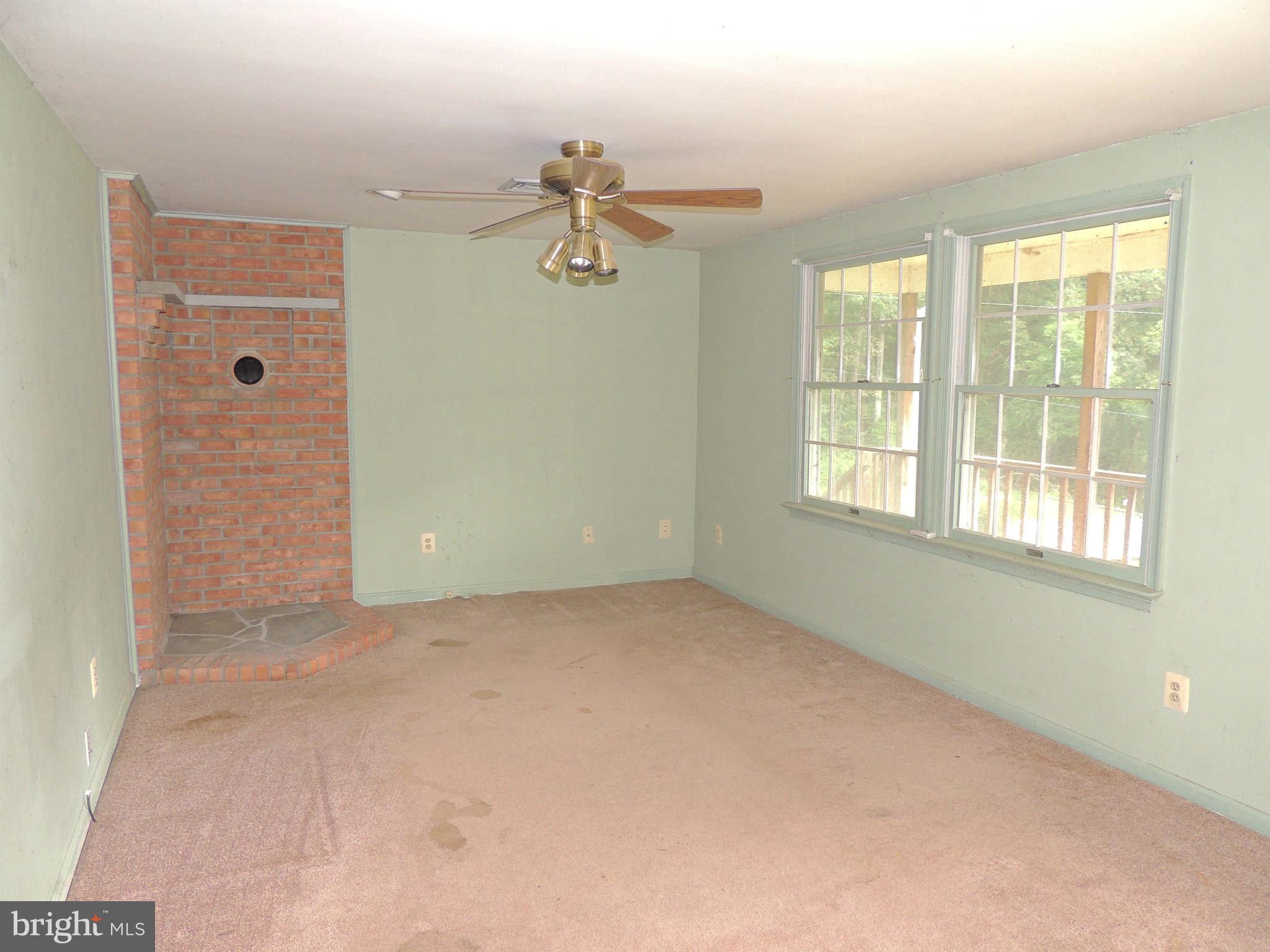 1822 Leeds Manor Road Delaplane, VA 20144 - Photo 8 of 17 Living Room