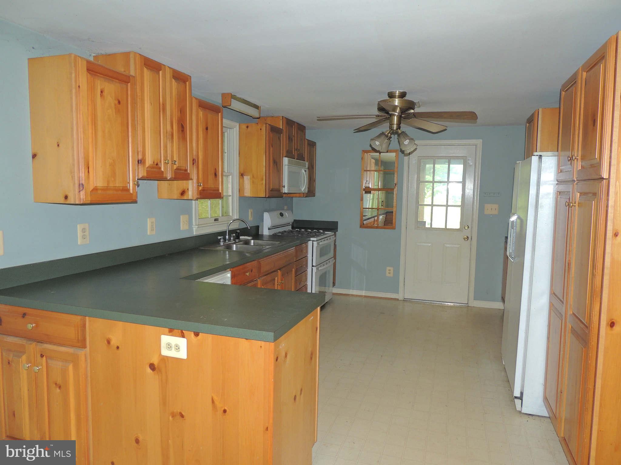 1822 Leeds Manor Road Delaplane, VA 20144 - Photo 9 of 17 Kitchen