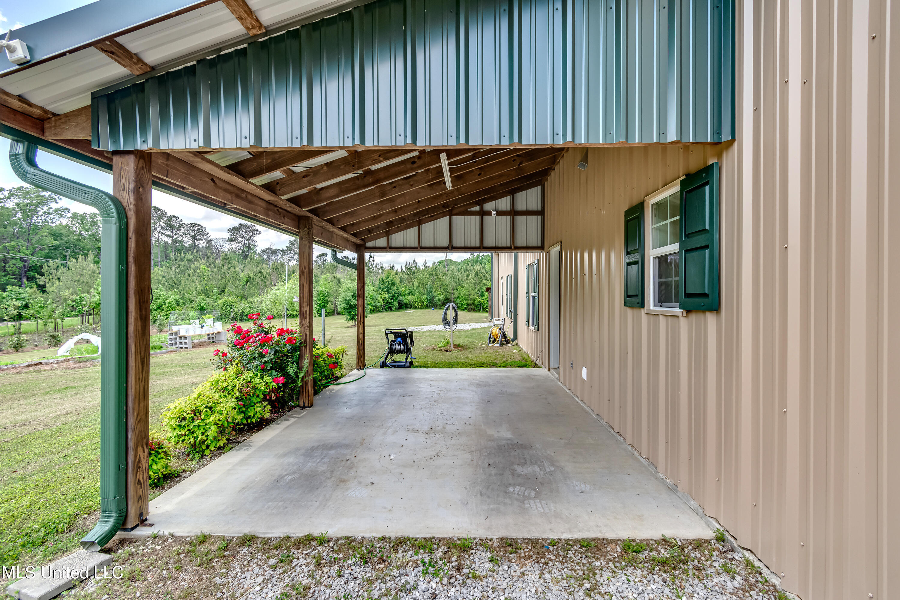 1998 Highway 16 Carthage, MS 39051 - Photo 12 of 40 1998 Ms Hy 16 W-52
