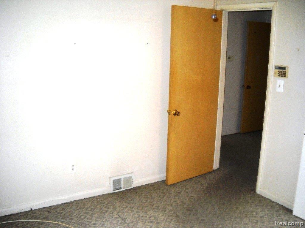 3618 Rockingham Road Royal Oak, MI 48073 - Photo 10 of 11 Bedroom 3