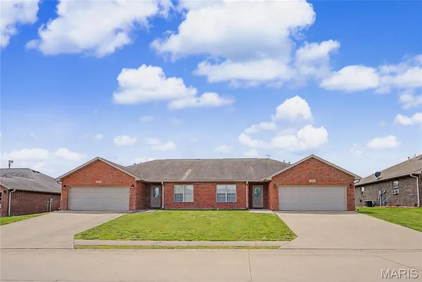 $425,000 | 387-389 West Deerwood Drive, Jackson, MO 63755