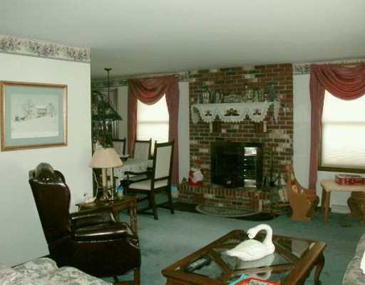 704 Countyline Road New Castle, PA 16101 - Photo 2 of 5 Living Room.