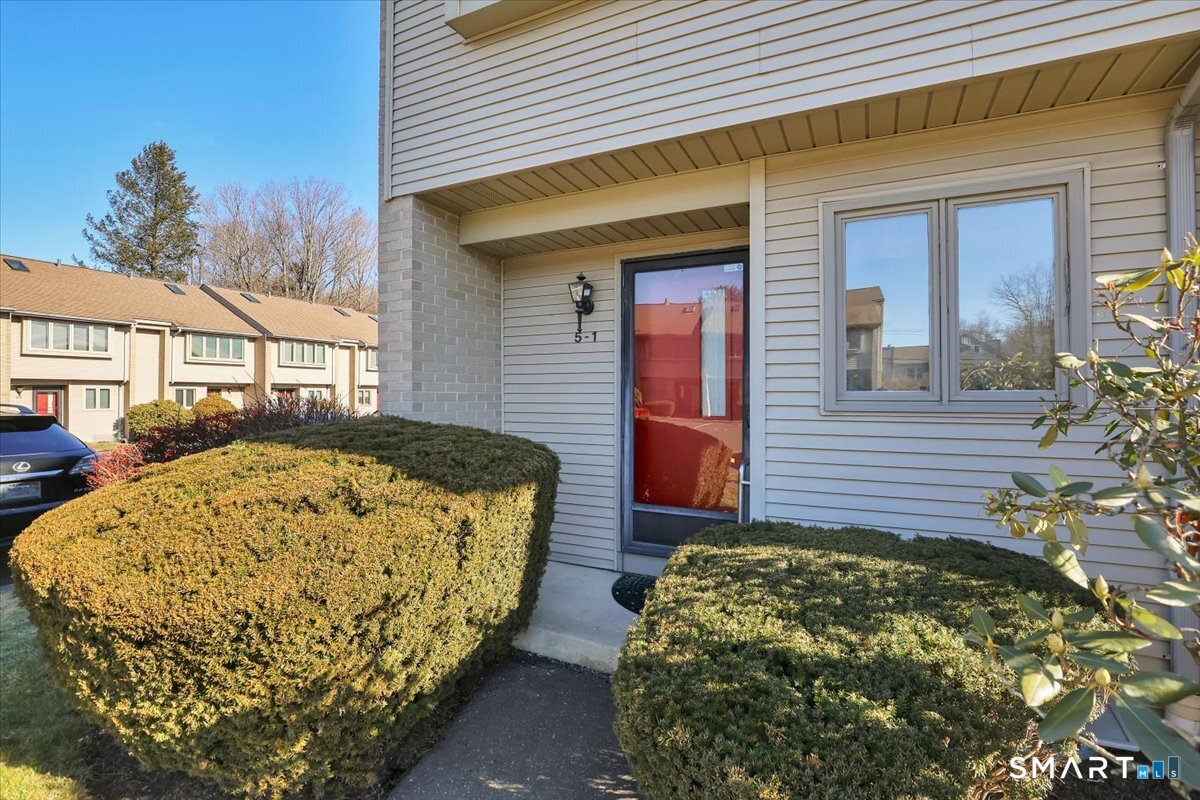 827 Oronoke Road, Unit 51 Waterbury, CT 06708 - Photo 2 of 24 End Unit 5-1.