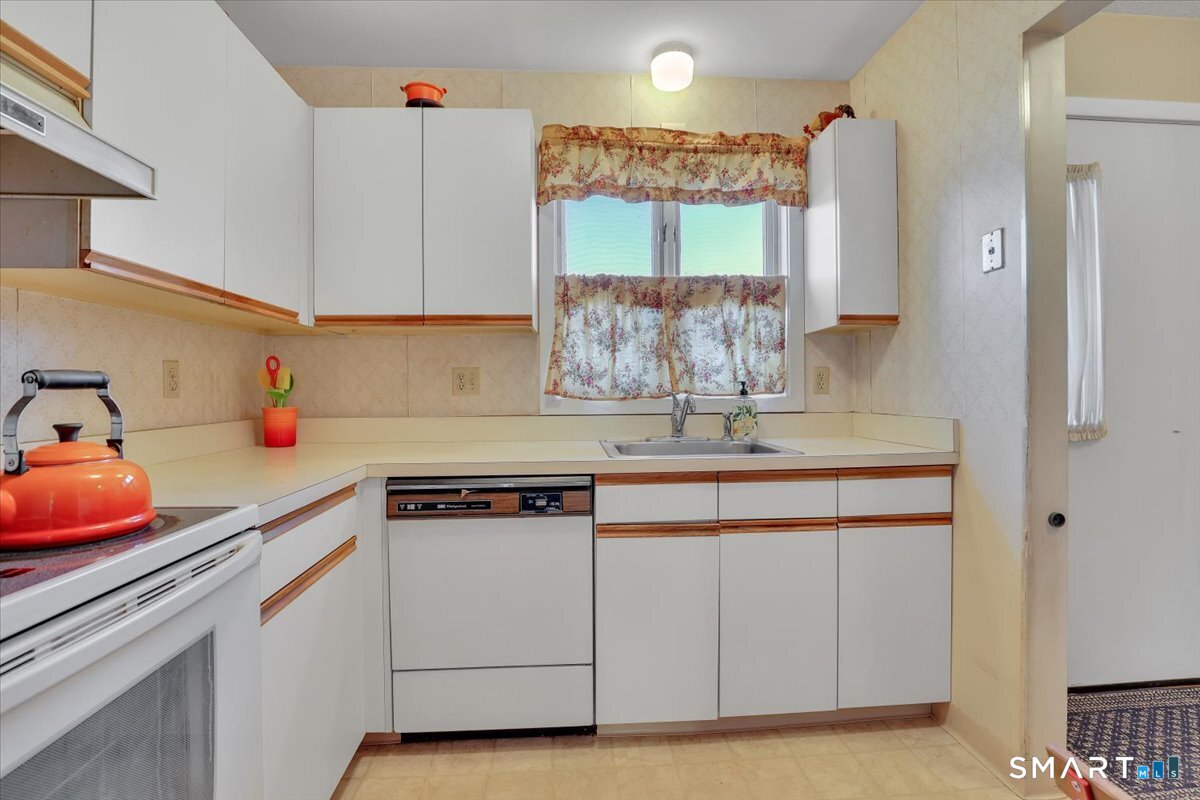 827 Oronoke Road, Unit 51 Waterbury, CT 06708 - Photo 4 of 24