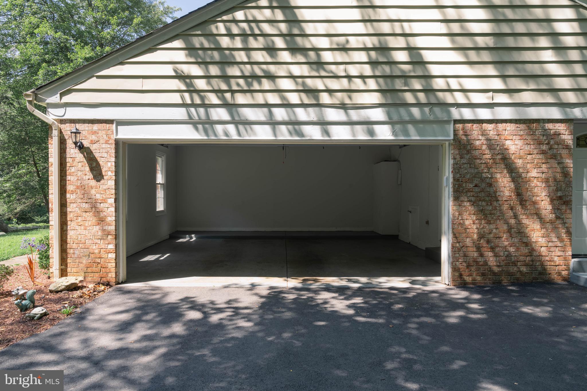 8611 Bells Mill Road Potomac, MD 20854 - Photo 6 of 61