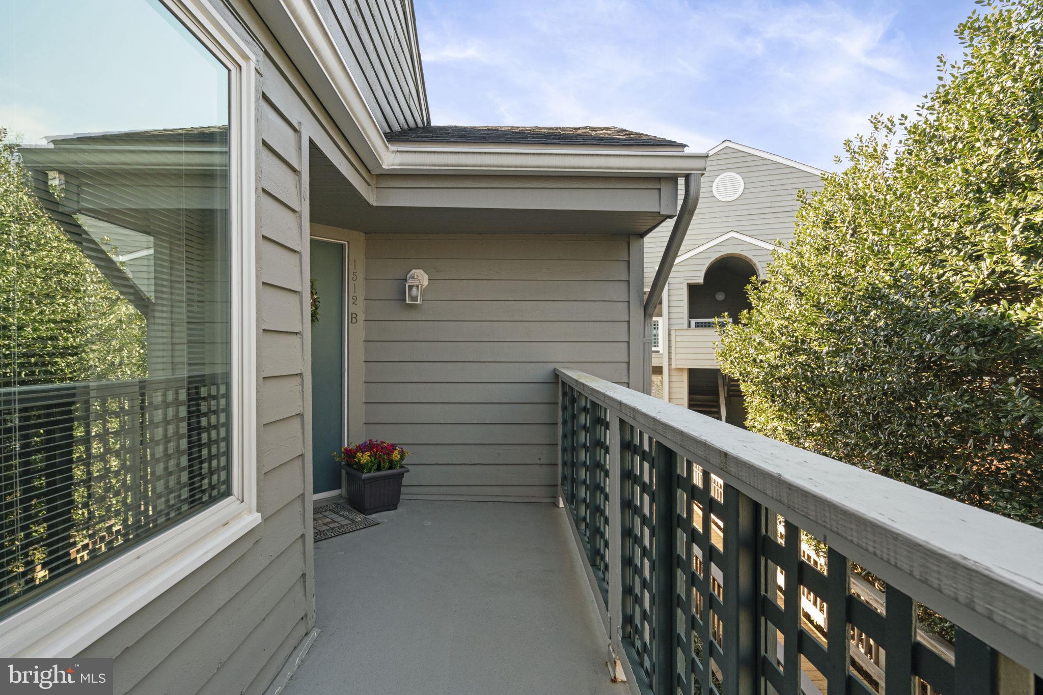 Private walk-way to unit