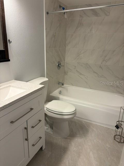 610 Kirkland Circle Dunedin, FL 34698 - Photo 15 of 28 a bathroom with a toilet a sink and a bathtub