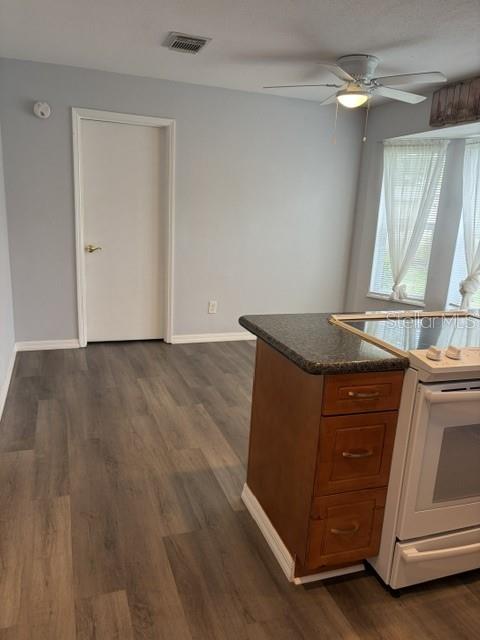610 Kirkland Circle Dunedin, FL 34698 - Photo 20 of 28 a room with a washer and dryer