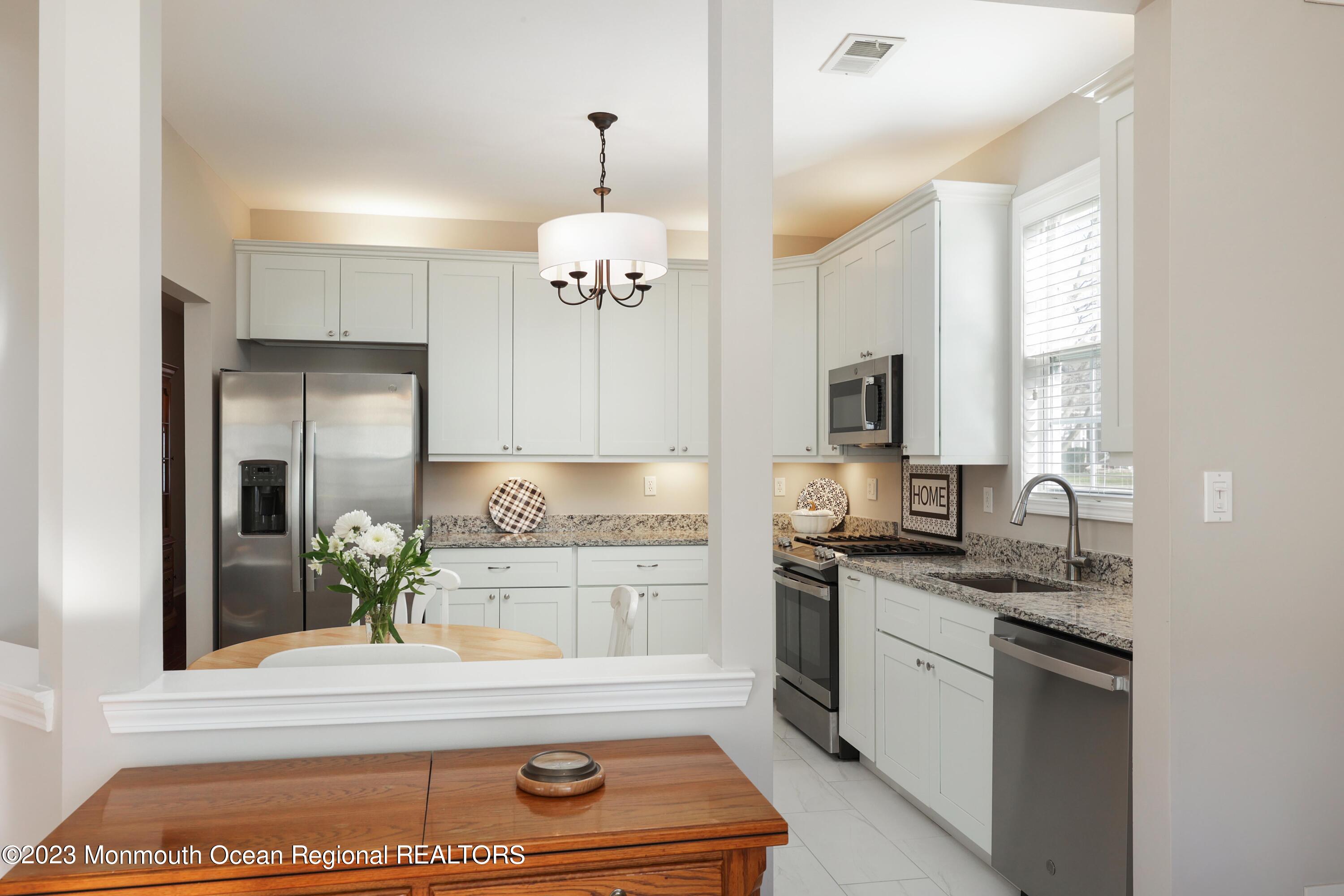 21 Silver Maple Lane Howell, NJ 07731 - Photo 17 of 30 758A4655