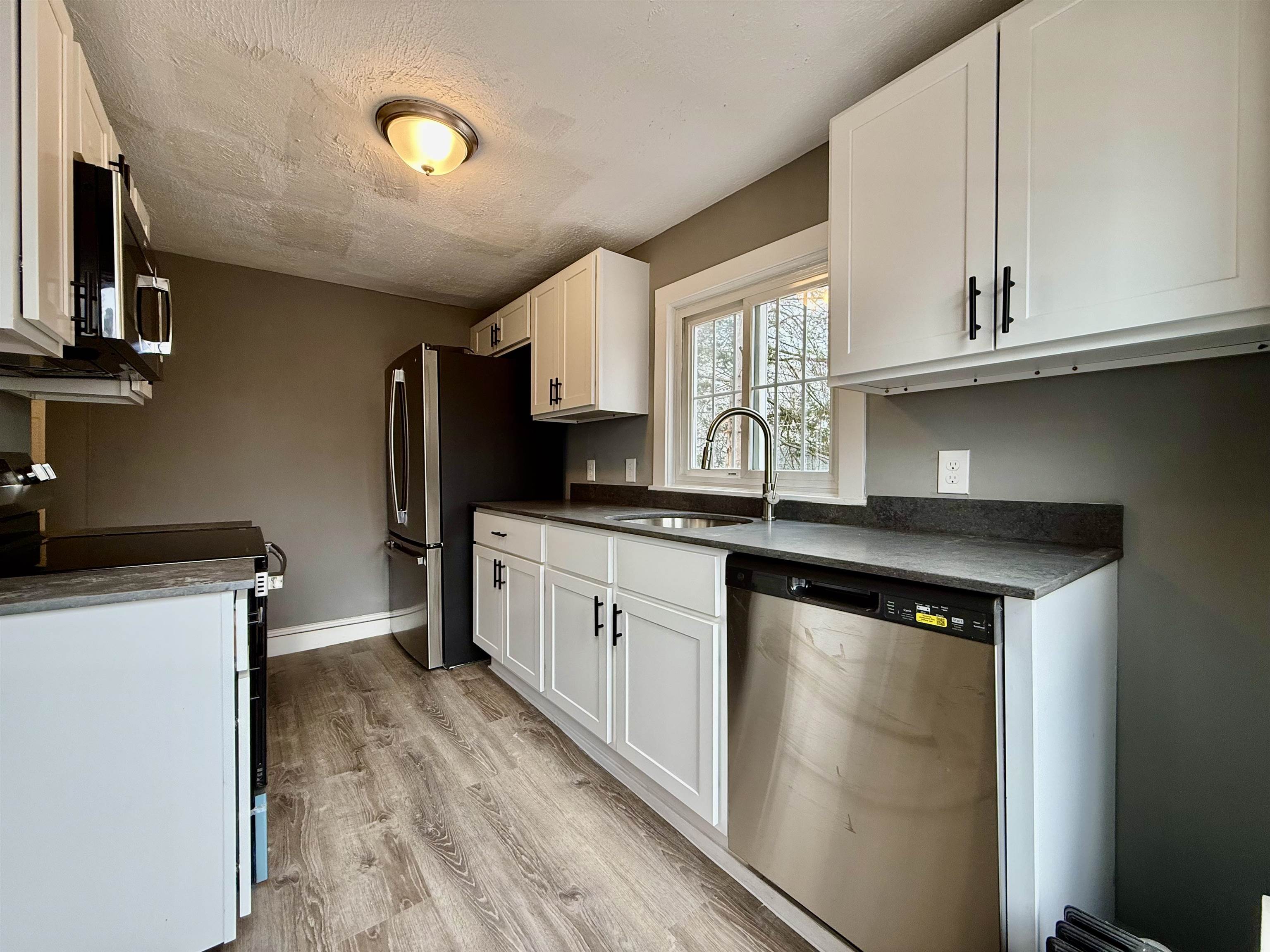 600 Spruce Street Manchester, NH 03103 - Photo 4 of 43