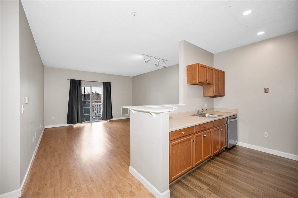 21 Hampshire Road, Unit 306 Methuen, MA 01844 - Photo 3 of 32