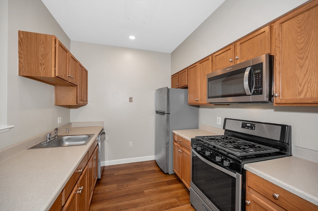 21 Hampshire Road, Unit 306 Methuen, MA 01844 - Photo 4 of 32