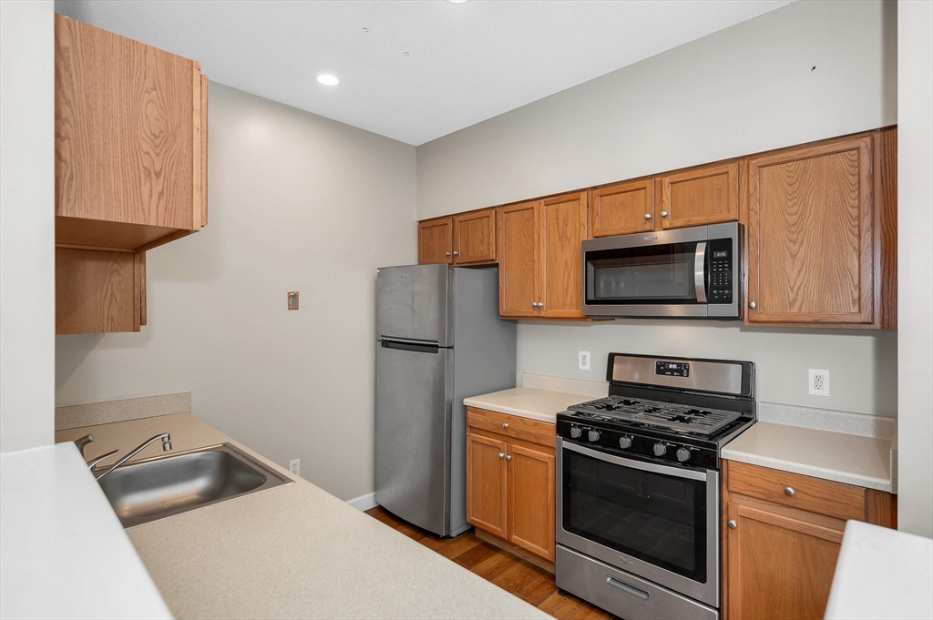 21 Hampshire Road, Unit 306 Methuen, MA 01844 - Photo 6 of 32